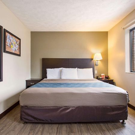 Red Lion Inn & Suites Olathe Kansas City Eksteriør bilde