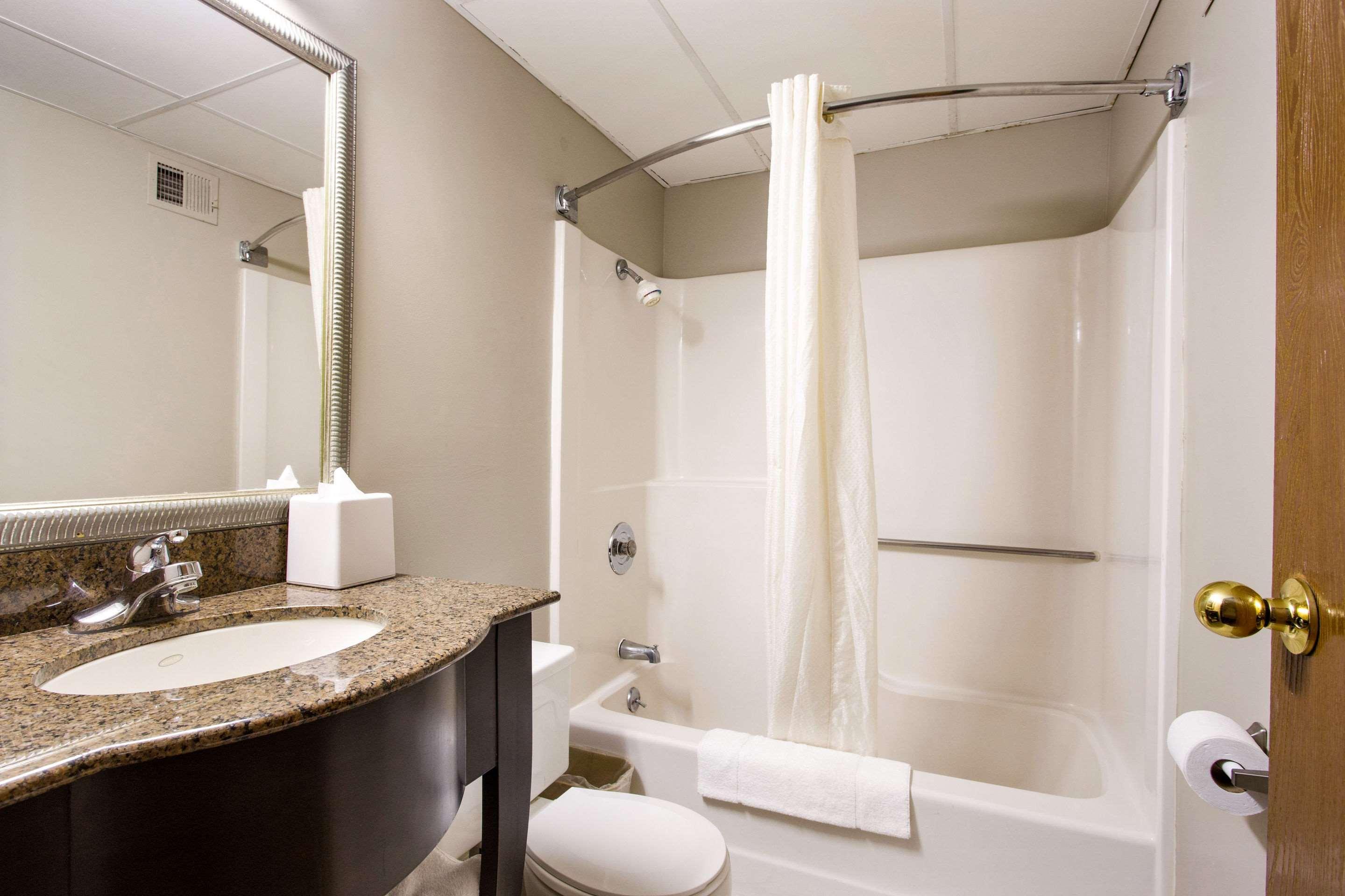 Red Lion Inn & Suites Olathe Kansas City Eksteriør bilde